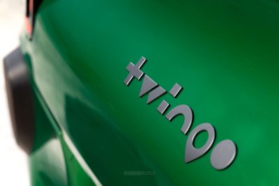 Renault Twingo E-Tech electric logo portellone posteriore