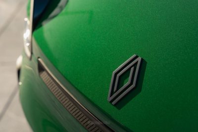 Renault Twingo E-Tech electric logo portellone anteriore