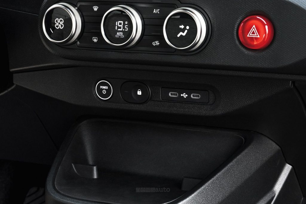 Renault Twingo E-Tech electric comandi del clima