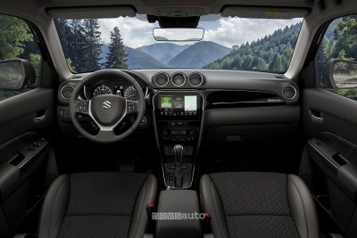 Suzuki Vitara Hybrid Kuro plancia abitacolo