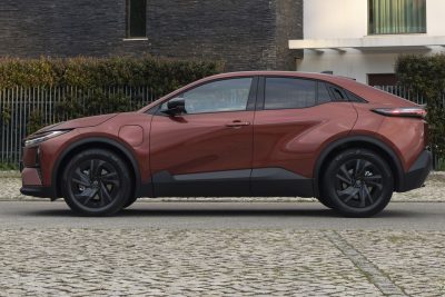 Toyota C−HR+ laterale