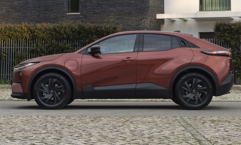 Toyota C−HR+ laterale