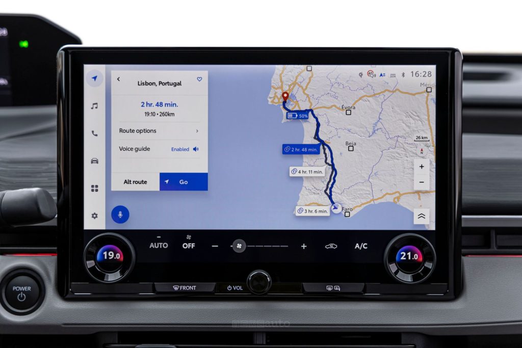 Toyota C−HR+ navigatore display infotainment da 14"