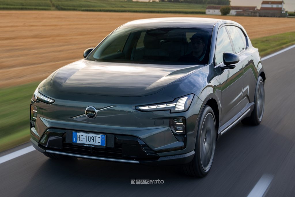 Volvo EX60 P10 Ultra prova su strada