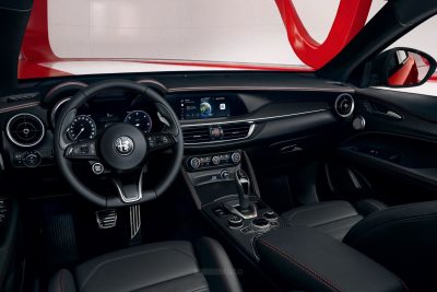 Alfa Romeo Stelvio Pack Performance abitacolo