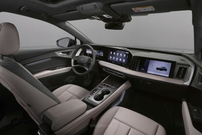 Audi Q4 SUV e-tron plancia abitacolo
