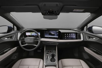 Audi Q4 SUV e-tron plancia abitacolo