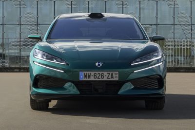 Denza Z9GT frontale, firma luminosa