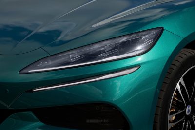 Denza Z9GT faro anteriore