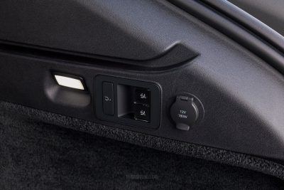 Denza Z9GT comandi e presa 12V nel bagagliaio