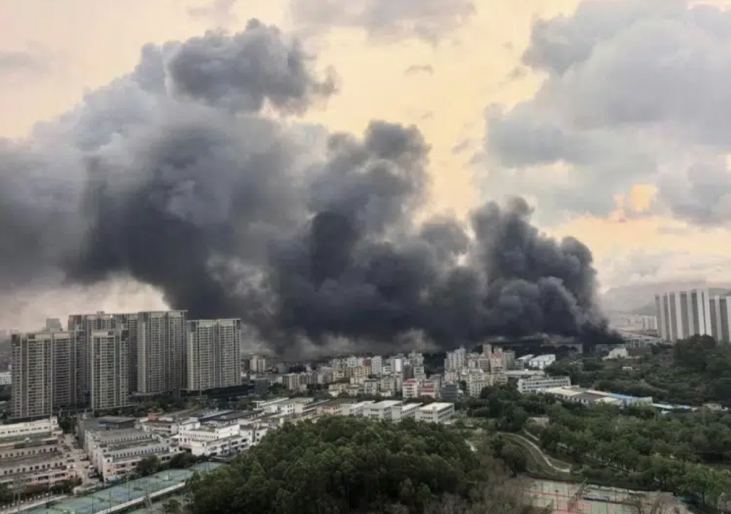 Incendio al quartier generale BYD di Shenzhen, ma il tempestivo intervento dei vigili del fuoco ha salvato i reparti produttivi e le batterie