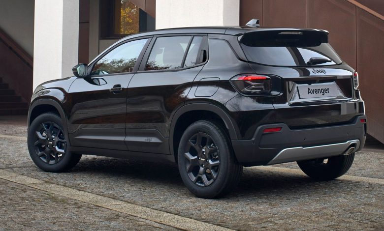 Jeep Avenger Black Edition posteriore 3/4