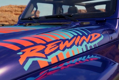 Jeep Wrangler Rewind grafica sul cofano anteriore