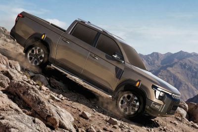 KGM Rexton Sports XL in azione sullo sterrato
