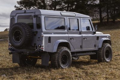 Land Rover Defender Byzek D110 posteriore 3/4