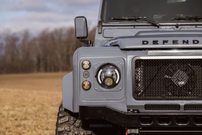 Land Rover Defender Byzek D110 faro anteriore