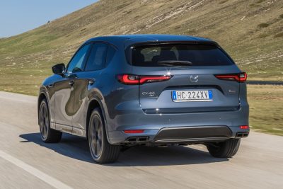 Mazda CX-60 PHEV su strada