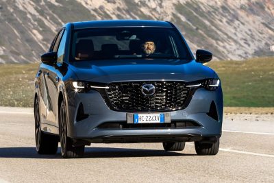 Mazda CX-60 PHEV su strada