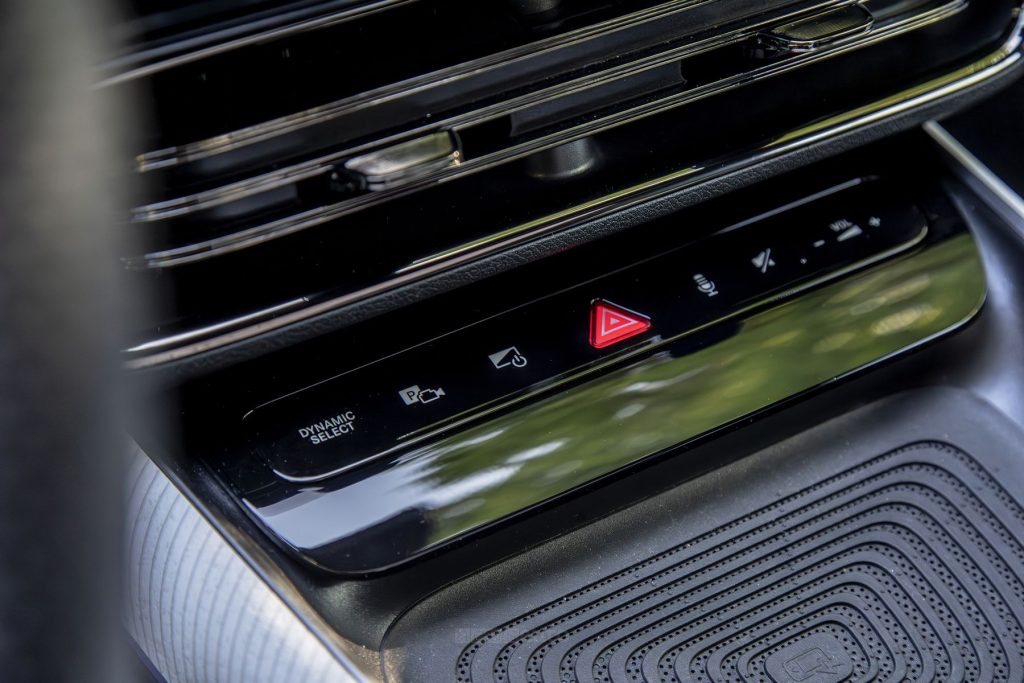 Mercedes CLA Hybrid comandi touch sulla plancia