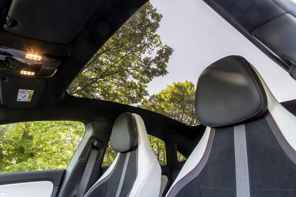 Mercedes CLA Hybrid tetto panoramico