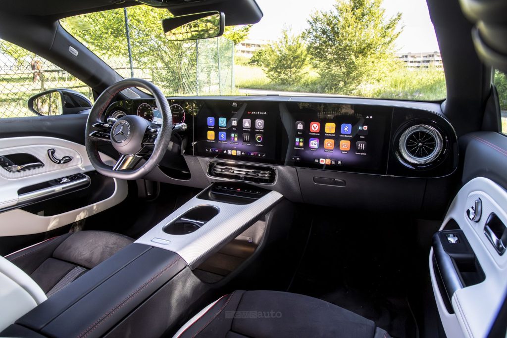 Mercedes CLA Hybrid plancia abitacolo