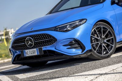 Mercedes CLA Hybrid fari, griglia e paraurti anteriore