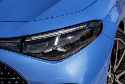Mercedes CLA Hybrid faro anteriore firma luminosa