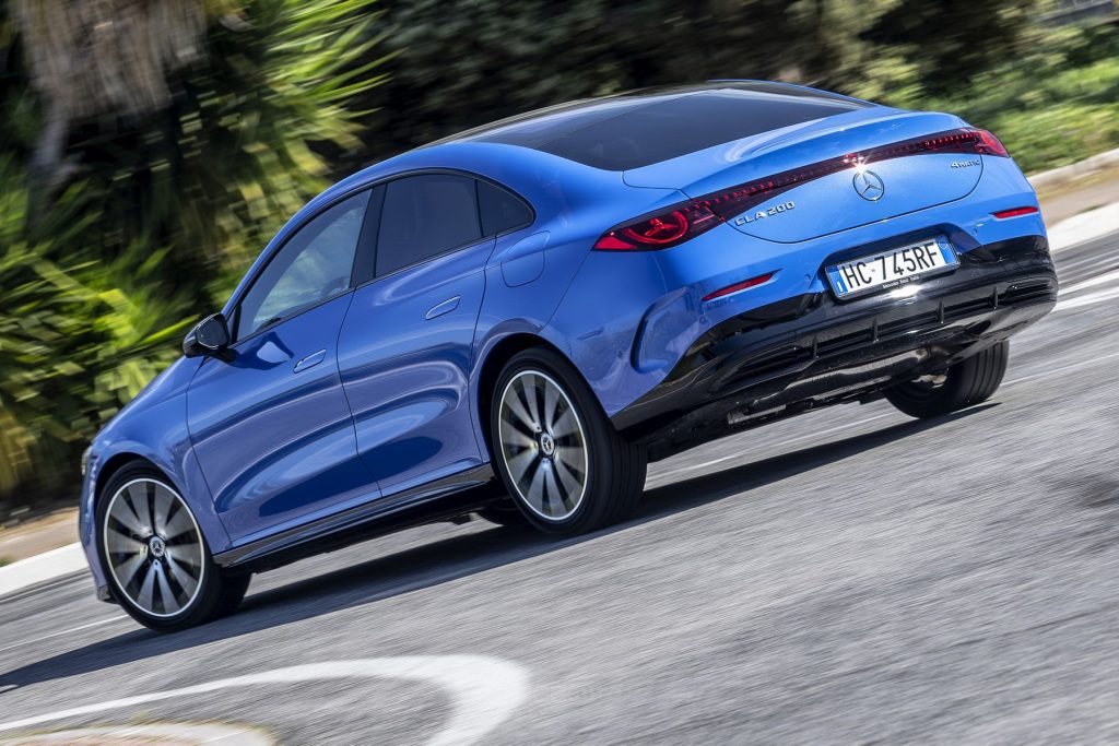 Mercedes CLA Hybrid test su strada