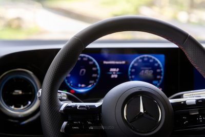 Mercedes GLB 350 4Matic comandi del volante