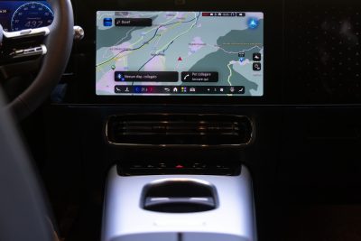 Mercedes GLB 350 4Matic navigatore display infotainment