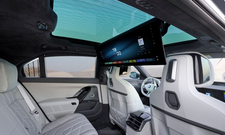 BMW Serie 7 740 xDrive TV 31,3 pollici in 8K nella fila posteriore