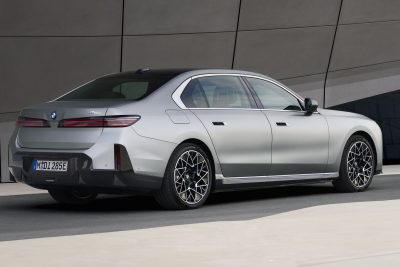 BMW Serie 7 i7 60 xDrive posteriore 3/4