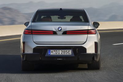 BMW Serie 7 i7 60 xDrive su strada