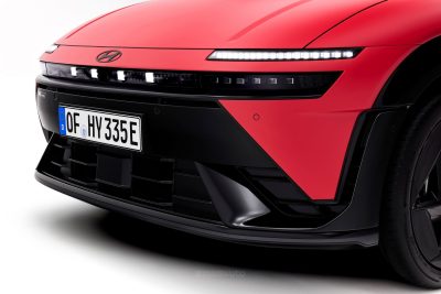 Nuova Hyundai Ioniq 3 paraurti firma luminosa anteriore