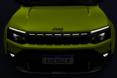 Nuova Jeep Avenger griglia anteriore firma luminosa