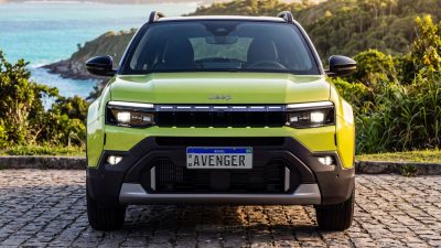 Nuova Jeep Avenger frontale firma luminosa