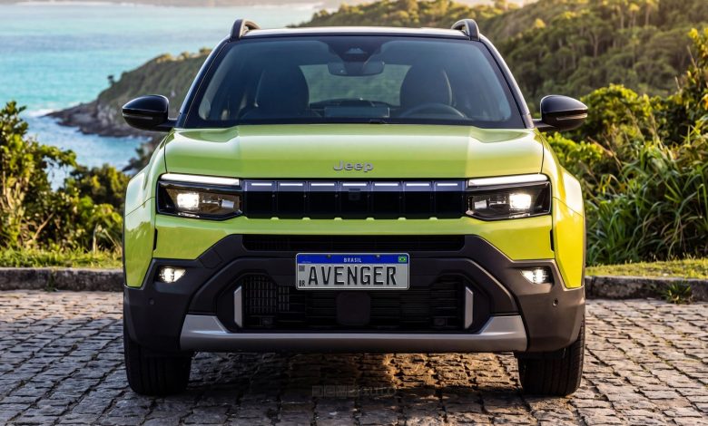 Nuova Jeep Avenger frontale firma luminosa