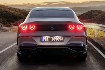 Nuova Mercedes Classe C firma luminosa posteriore