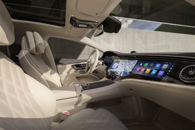 Nuova Mercedes EQS display MBUX Hyperscreen da 55"