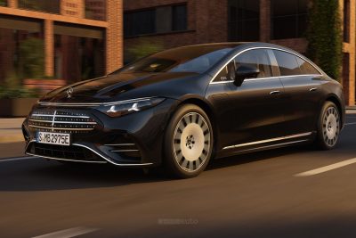 Nuova Mercedes EQS su strada