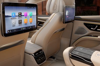 Nuova Mercedes EQS display sedili posteriori