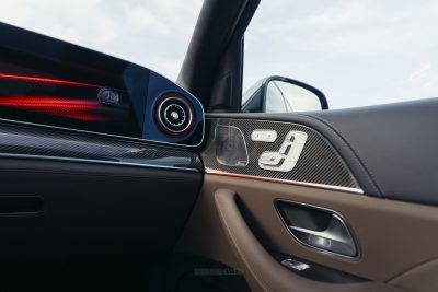 Nuova Mercedes-AMG GLE 53 Hybrid 4Matic+ dettagli in carbonio lato passeggero