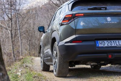 Nuova Suzuki e Vitara in azione sullo sterrato
