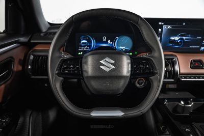 Nuova Suzuki e Vitara volante abitacolo