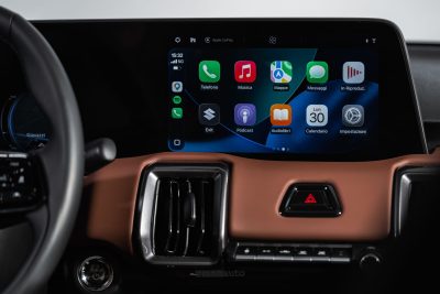 Nuova Suzuki e Vitara Apple CarPlay display centrale da 10,1”