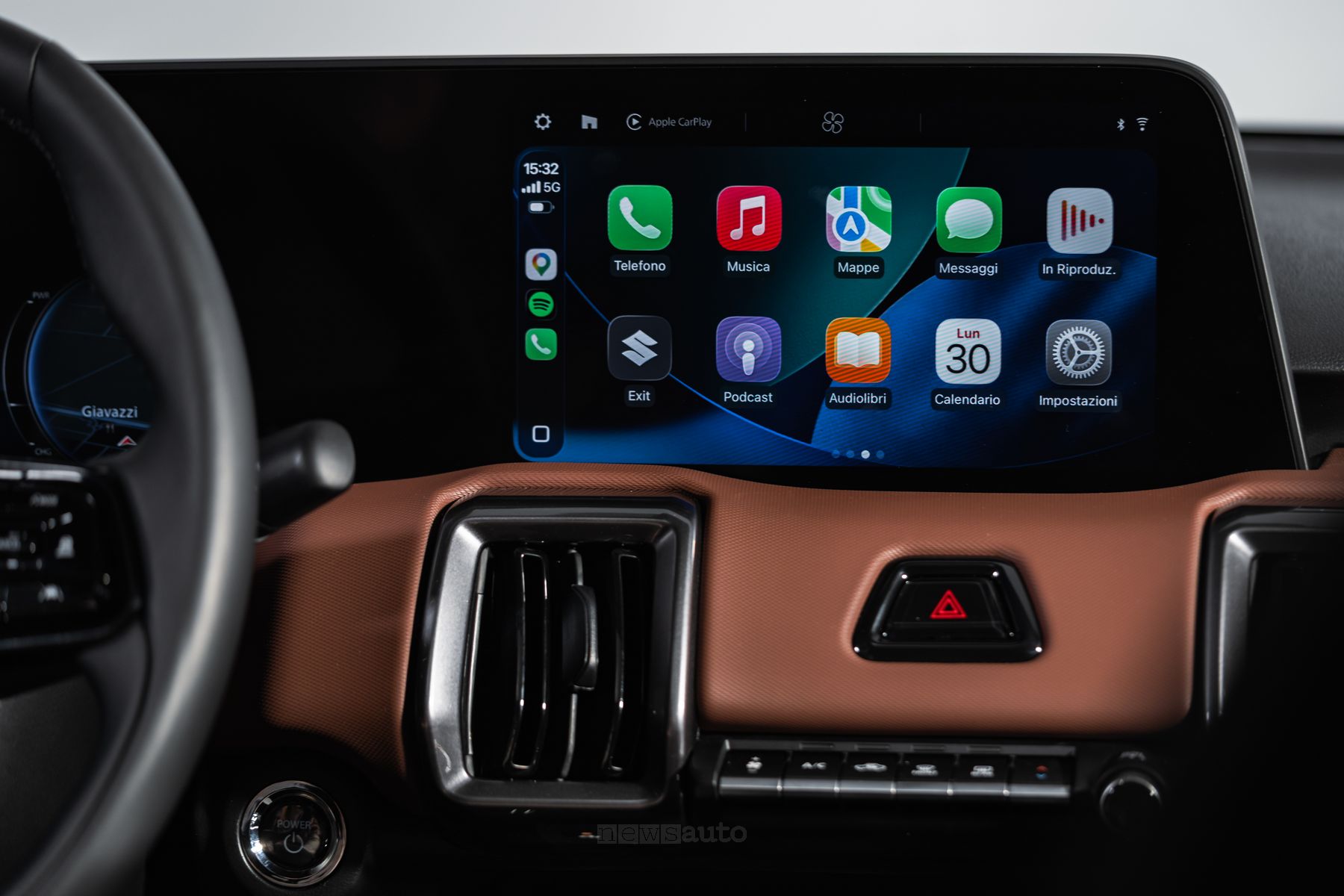 Nuova Suzuki e Vitara Apple CarPlay display centrale da 10,1”