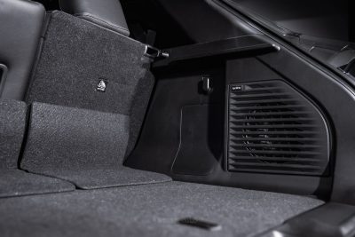 Nuova Suzuki e Vitara casse audio nel bagagliaio
