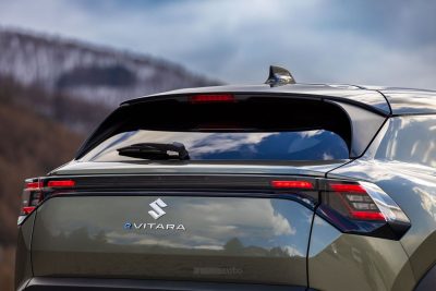 Nuova Suzuki e Vitara fari portellone posteriore