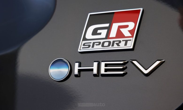 Nuova Toyota Yaris Cross logo GR Sport /HEV