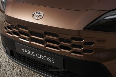Nuova Toyota Yaris Cross griglia anteriore